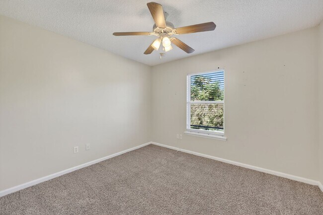 Building Photo - 9205 Redtail Dr