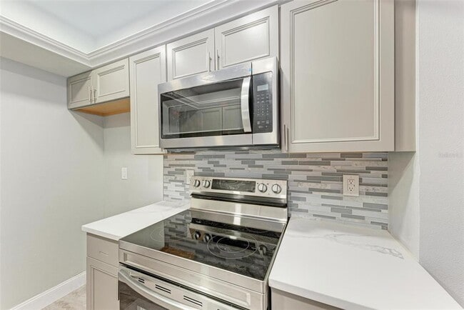 Building Photo - 515 30th Ave W