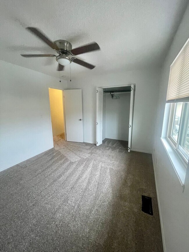 Building Photo - 12 Murray Heights Dr