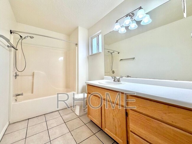 Building Photo - 326 Fenton Ave