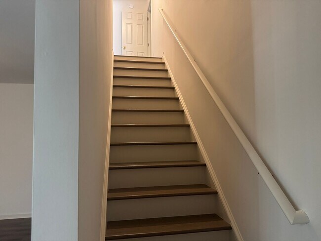 Building Photo - Three Bedroom Townhouse in Sherrills Ford with Bonus Room