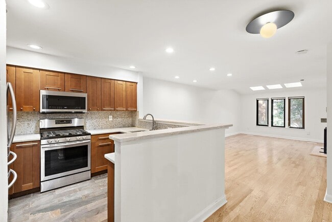 Building Photo - 766 Spinnaker Ct