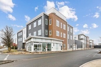 Building Photo - 60 Cross St E