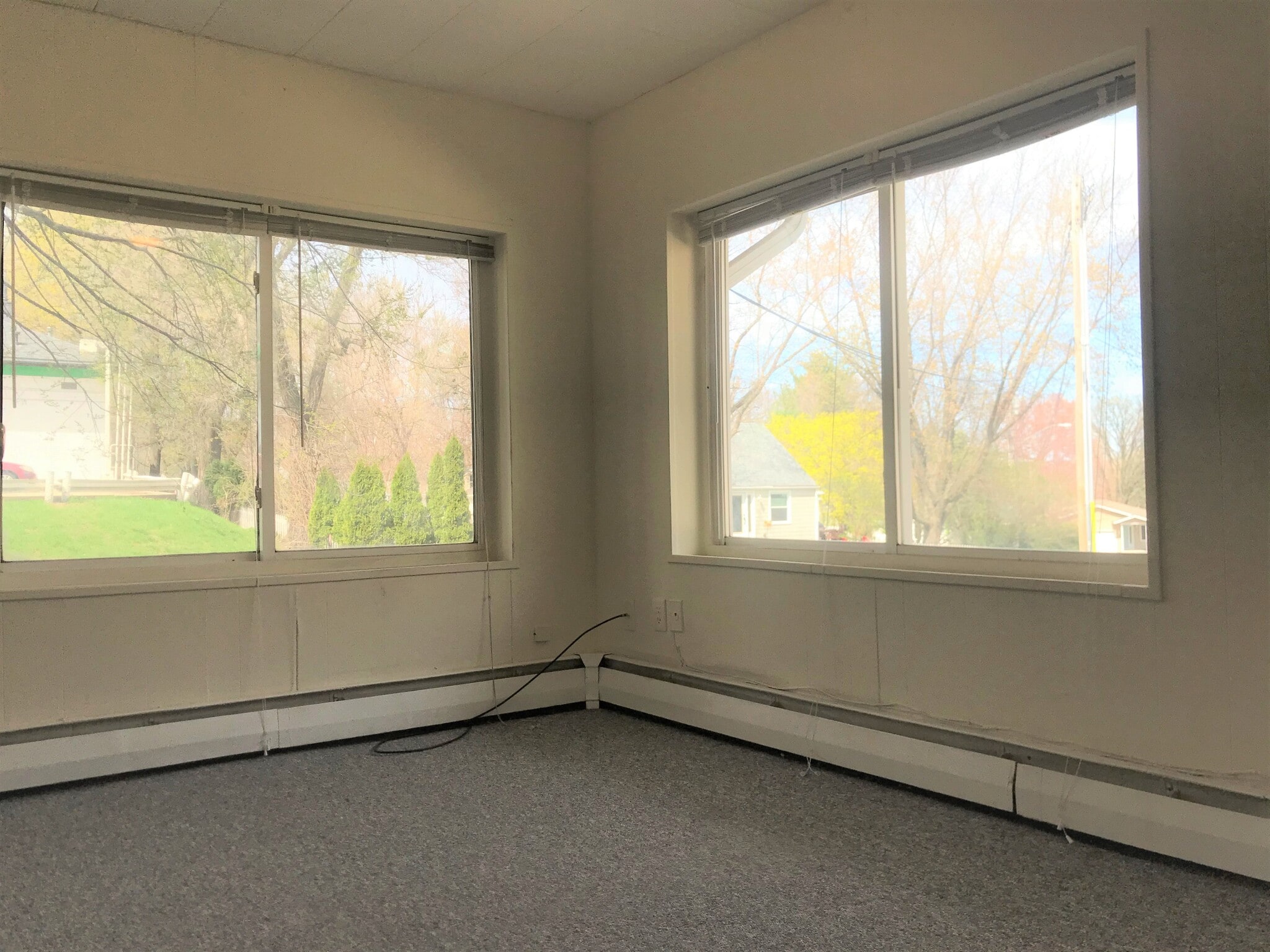 Building Photo - 6418 University Ave