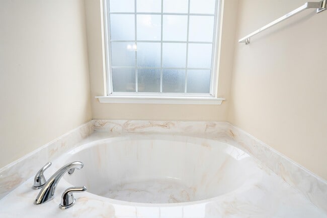 Building Photo - 117 Vancouver Rd