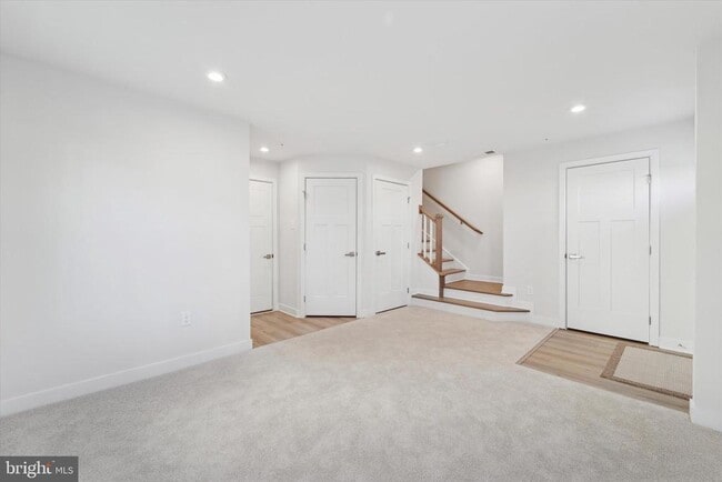 Building Photo - 208 River Birch Wy