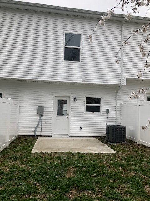 Building Photo - 413 Carol Dr