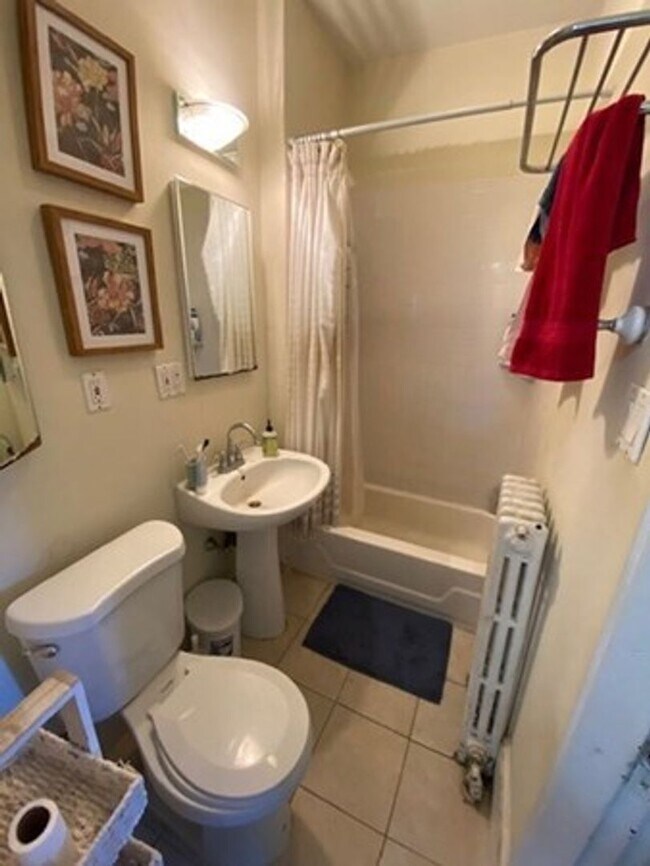 Building Photo - Central Mission Hill Location, Eat-in Kitchen, Massive Bedrooms, 2 Full Bathrooms, Laundry on a Site