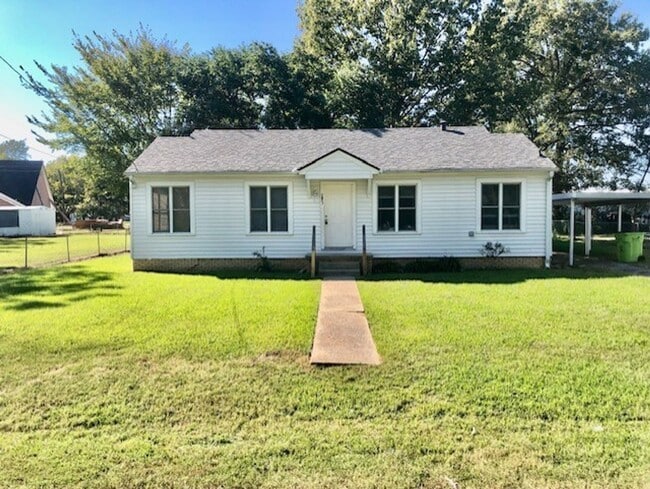 Primary Photo - $500 OFF MOVE IN SPECIAL-DESIRABLE BENTON-...