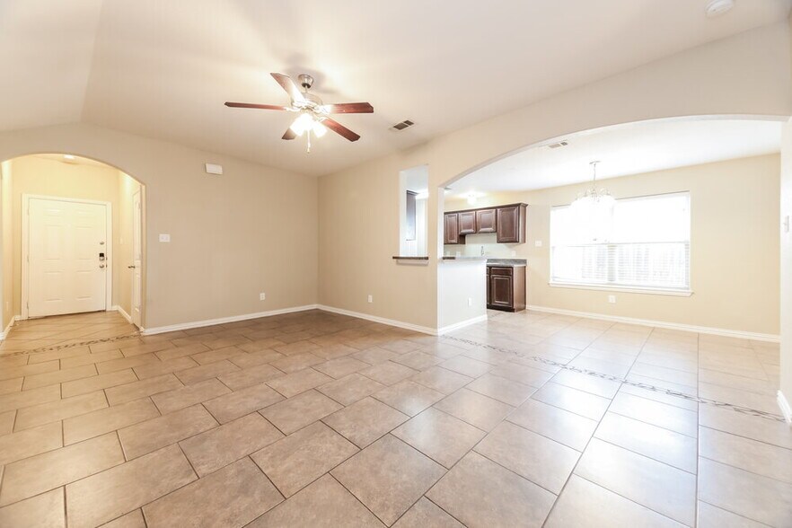 Building Photo - 7645 Hollow Point Dr