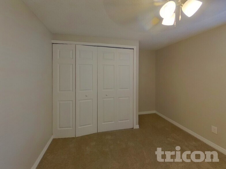 Building Photo - 6801 Wayside Ct