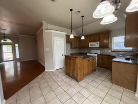 Building Photo - 1806 Sand Stone