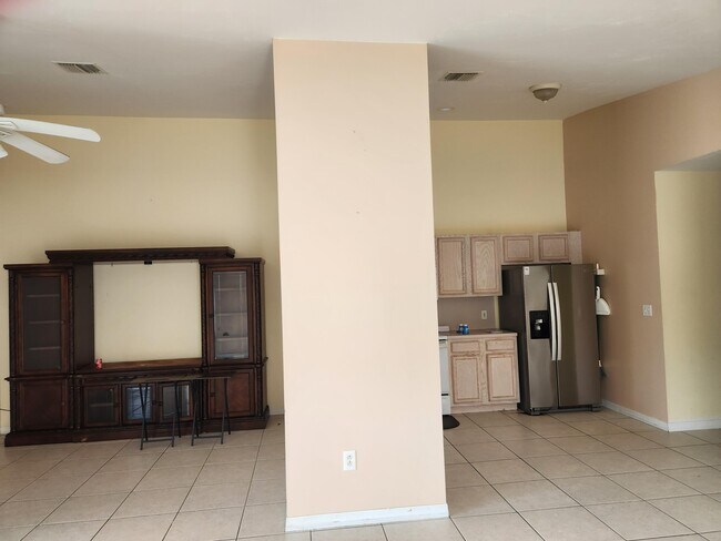 Building Photo - 380 3rd St