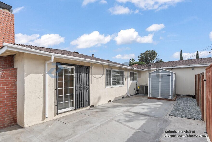 Building Photo - Unit C