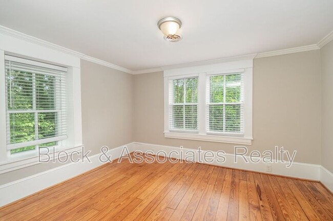 Building Photo - 1521 Seneca St