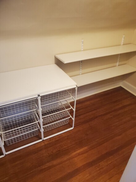 Building Photo - 1206 E 8th St