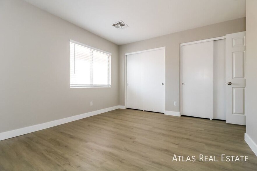 Building Photo - 12038 W Corrine Dr