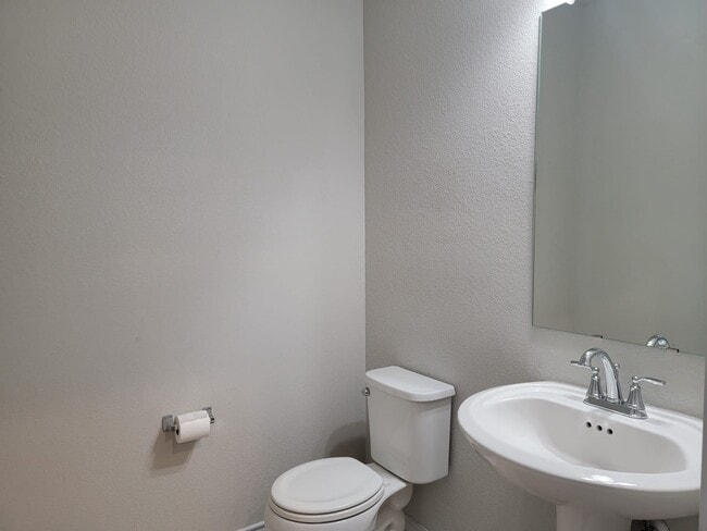 Guest Bathroom - 208 Magna Ln