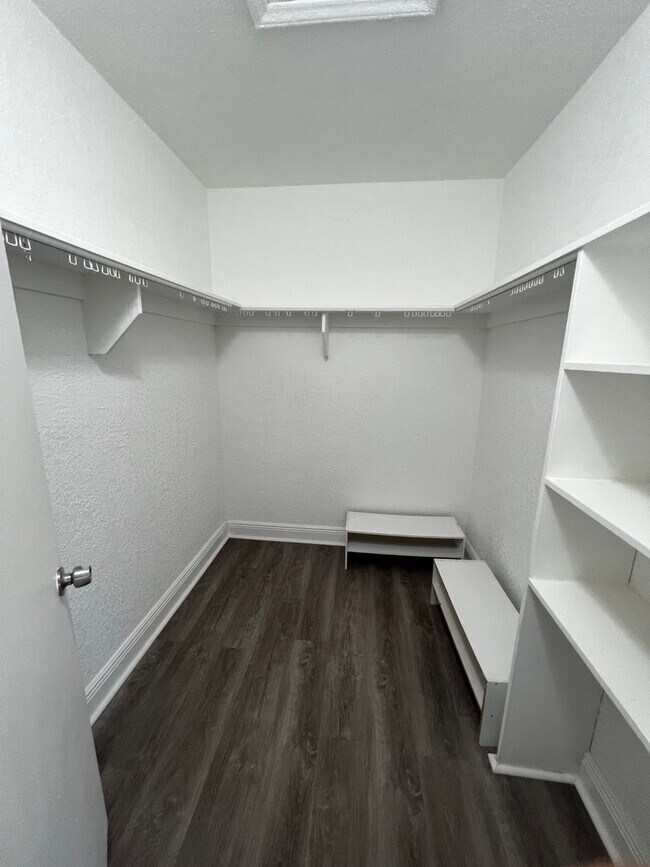 Building Photo - Beautiful Hollywood Home