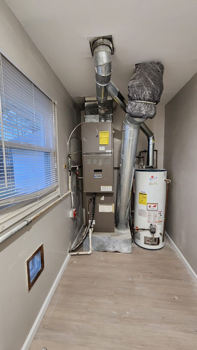 Building Photo - 2 Hazelwood Cir