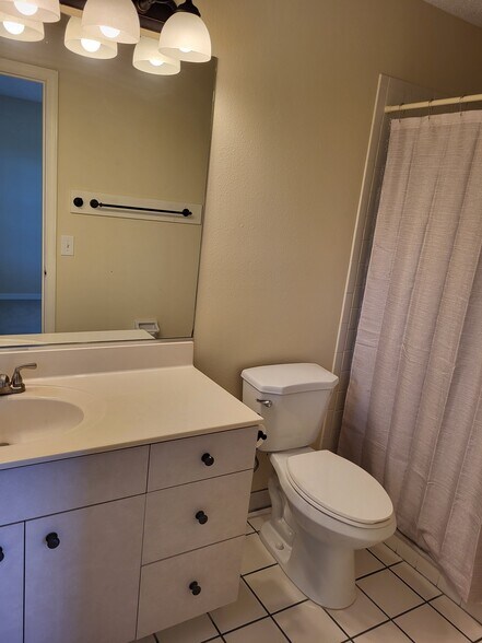 Building Photo - 10067 Topsail Ave