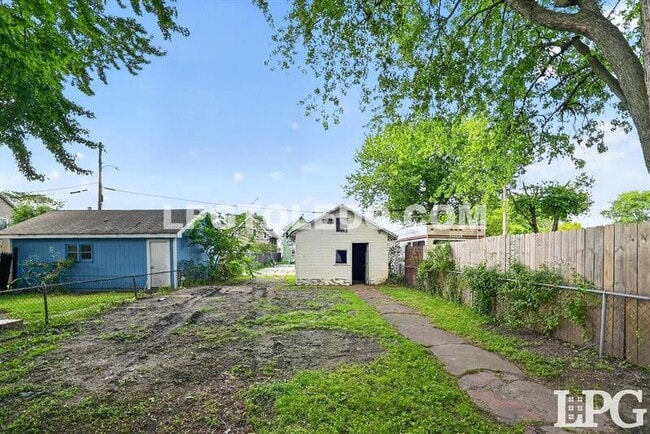 Building Photo - 1715 Greenwood Ave