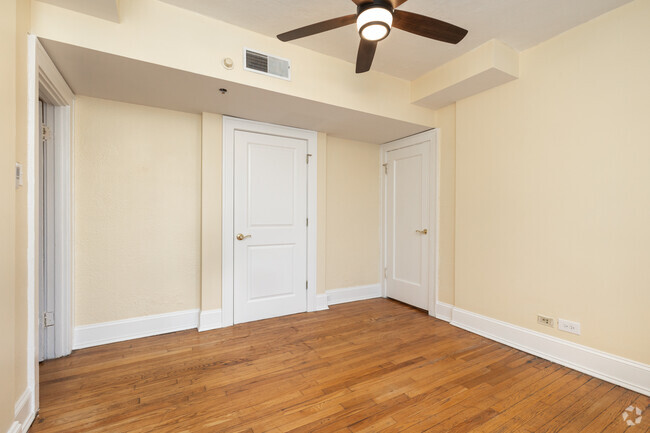 1 BR, 1 BA - 775 - 800 SF - Second Bedroom - 4616 Lindell Blvd. (Carleton Apt)