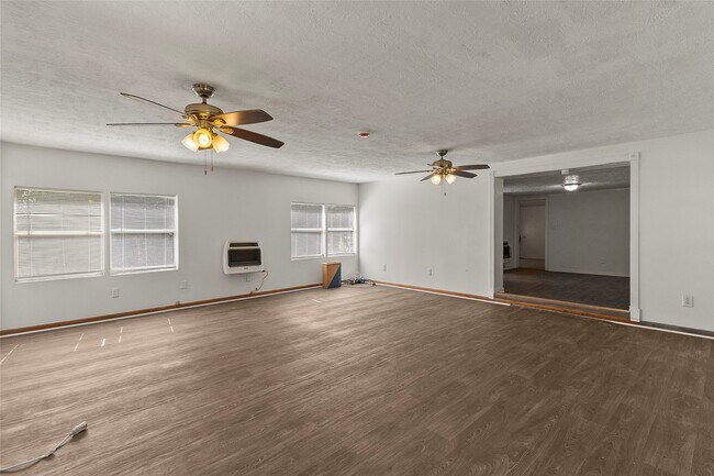 Building Photo - 8206 Sunflower Dr