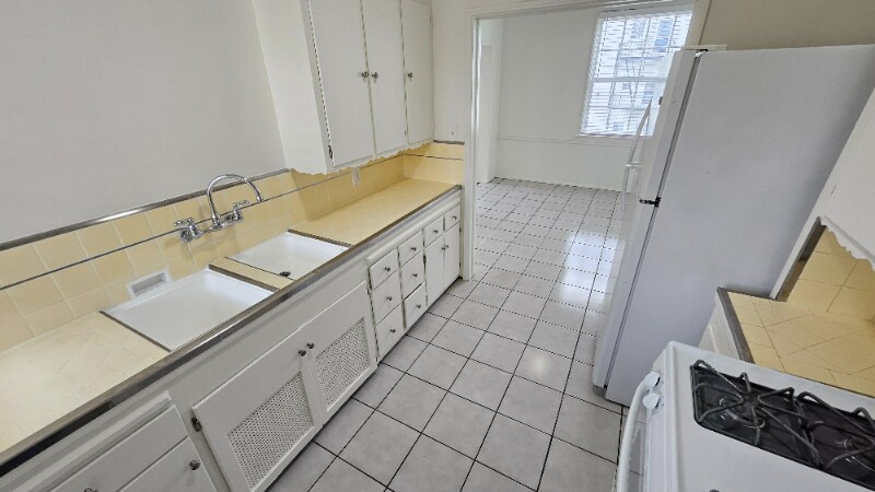 Building Photo - 436 N Ardmore Ave