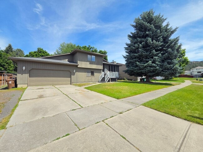 Building Photo - $2,495 - 4 Bed / 2 Bath Beautiful Home in Indian Trail