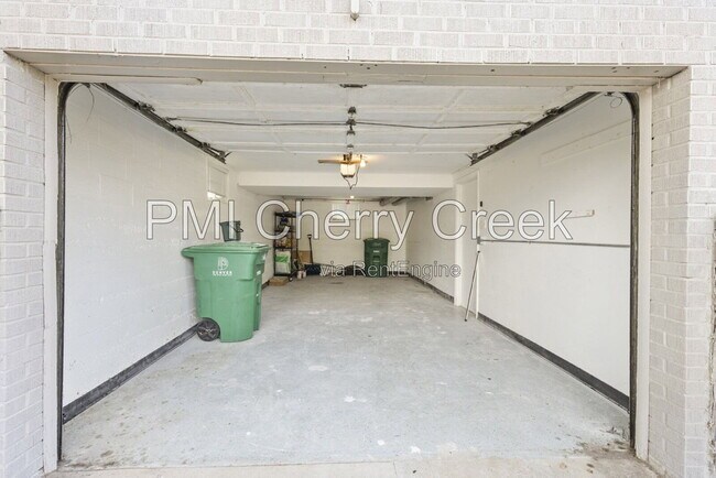 Building Photo - 1364 W Center Ave