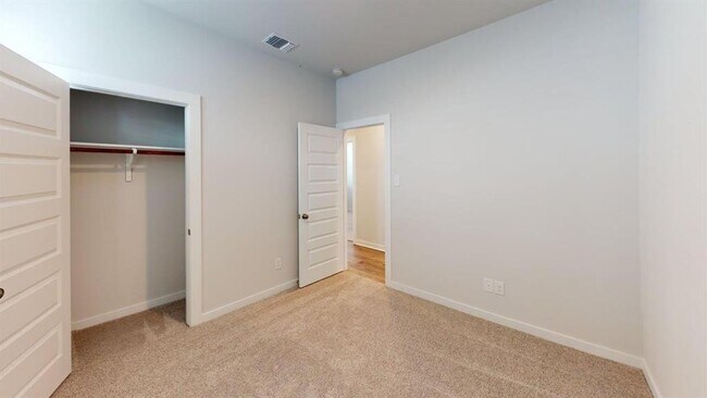 Building Photo - 201 Firefox Wy