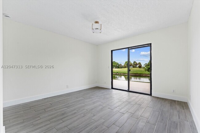 Building Photo - 2025 SW 82nd Ave