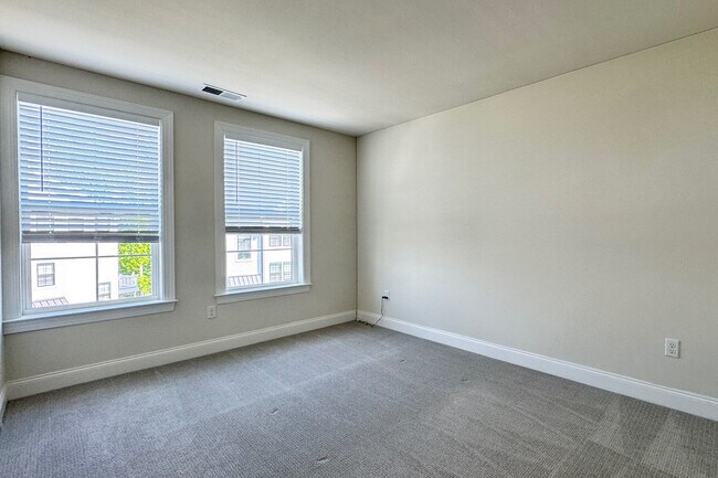 Building Photo - 25 Brentwood Cir