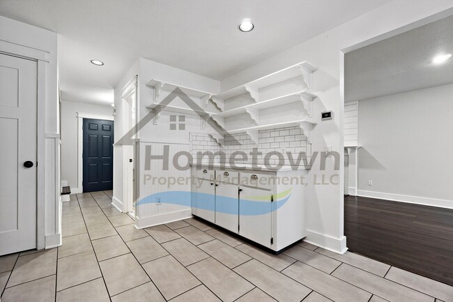 Building Photo - 4 Bedroom 4 Bathroom Home with Attached 2-...