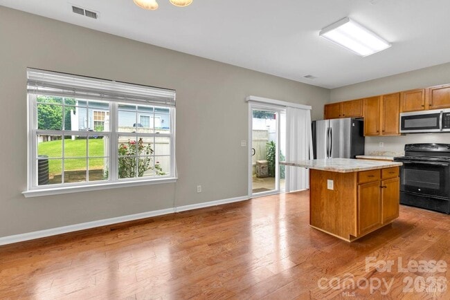 Building Photo - 10350 Stineway Ct