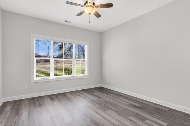 Building Photo - 2775 Bell Dr SE