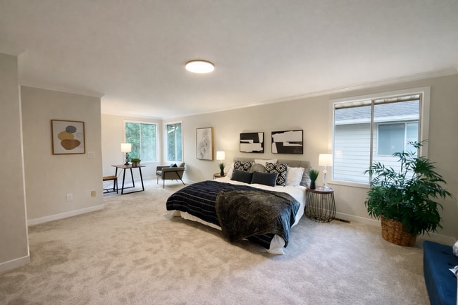 Building Photo - Spacious 3-Bedroom Home with Sunroom in Private Lake Community – Everett