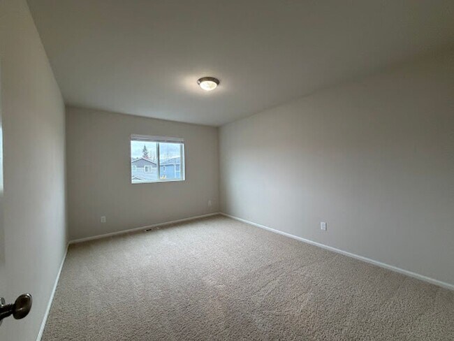 Building Photo - A Perfect Blend of New & Timeless – 4BR, 3...