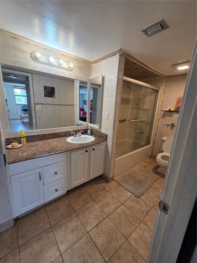 Building Photo - 210 174th St