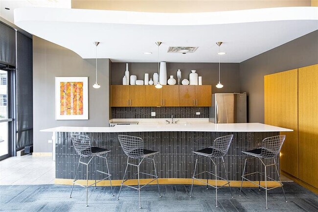 Building Photo - 227 N Columbus Dr