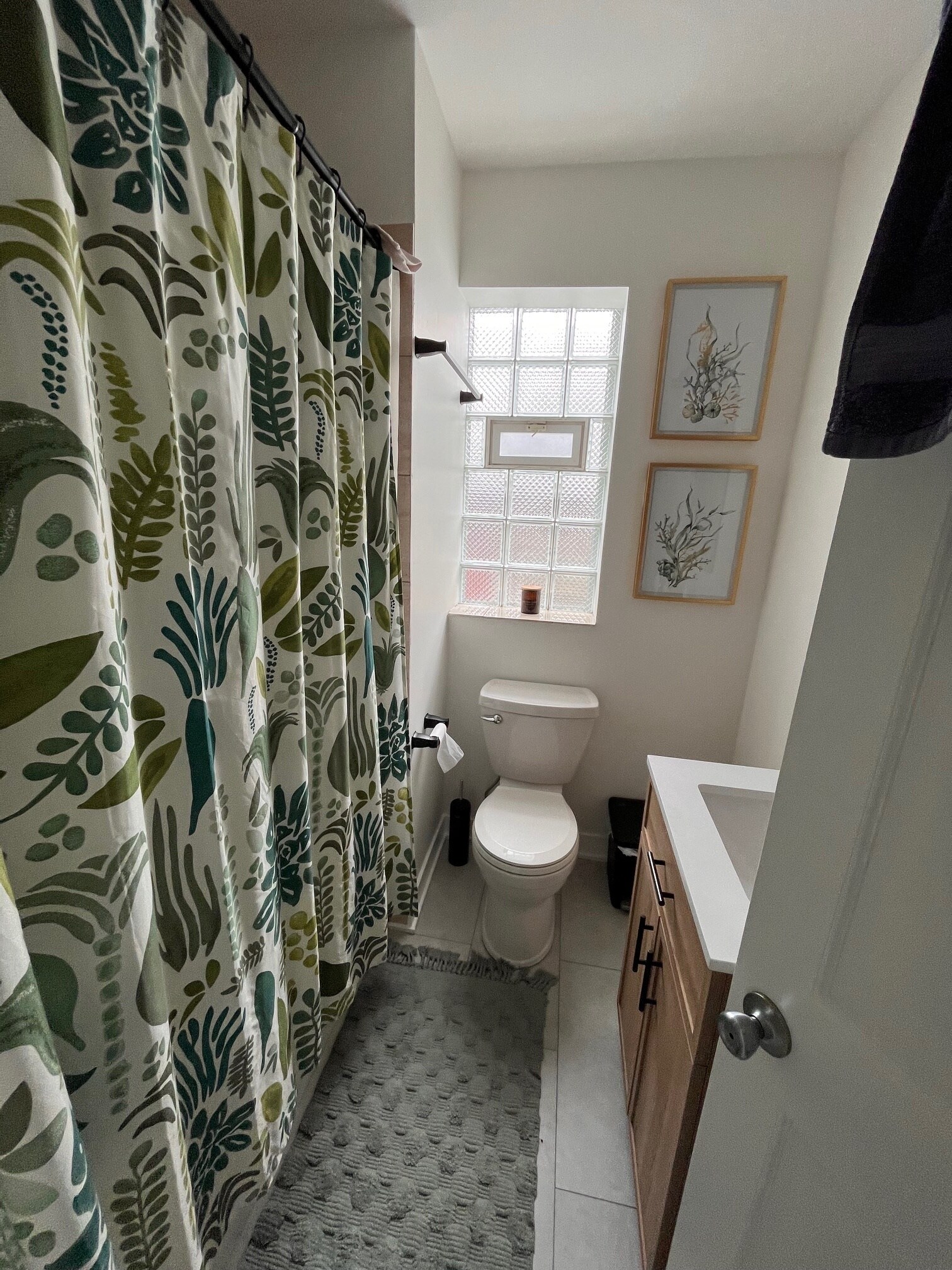 Building Photo - 1518 W Augusta Blvd