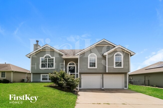 Building Photo - 1603 Roberta Dr