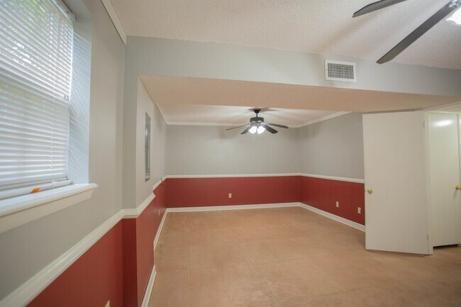 Building Photo - 2992 Corrib Dr