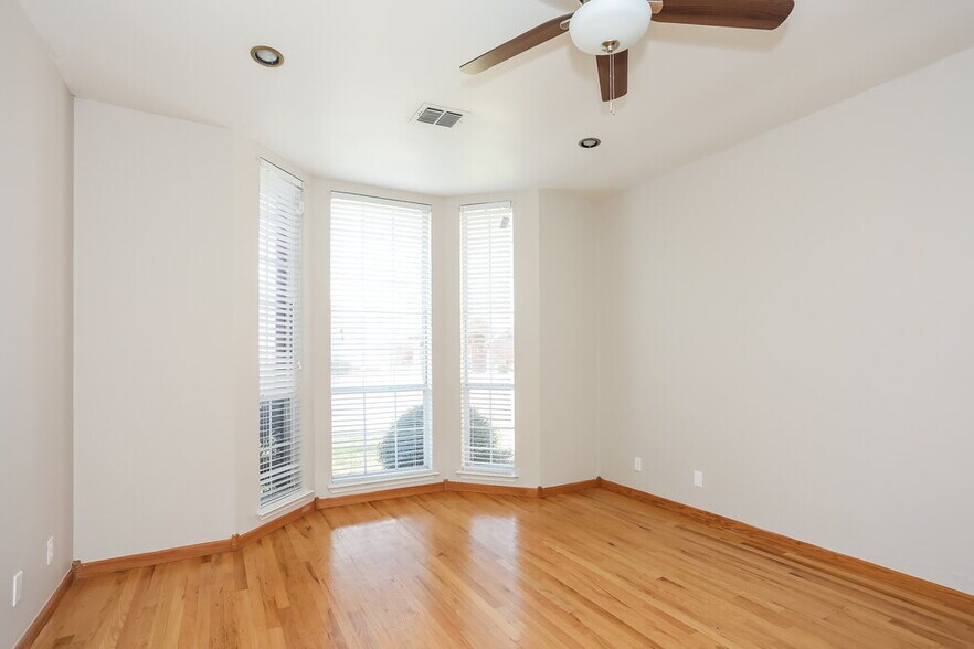 Building Photo - 2128 Amber Springs