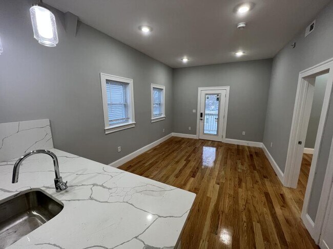 Building Photo - 4.0 bedroom in Somerville Massachusetts 02143