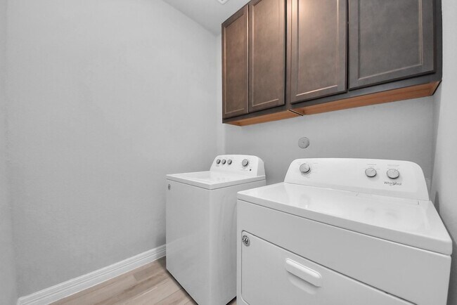 Building Photo - 196 Chestnut Meadow Dr