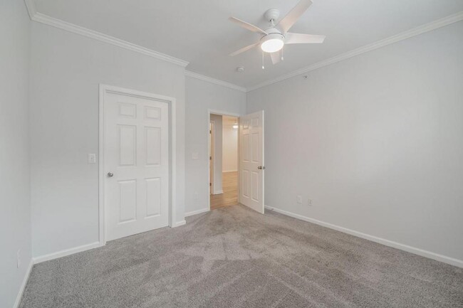 Building Photo - 130 River Landing Dr