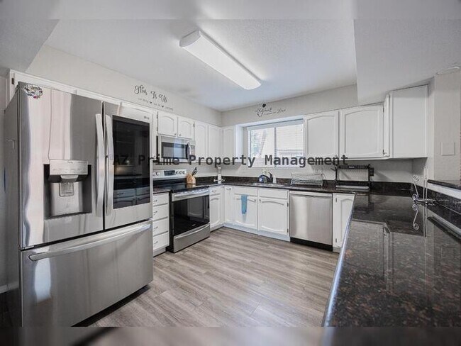 Building Photo - 25 S Ocean Dr