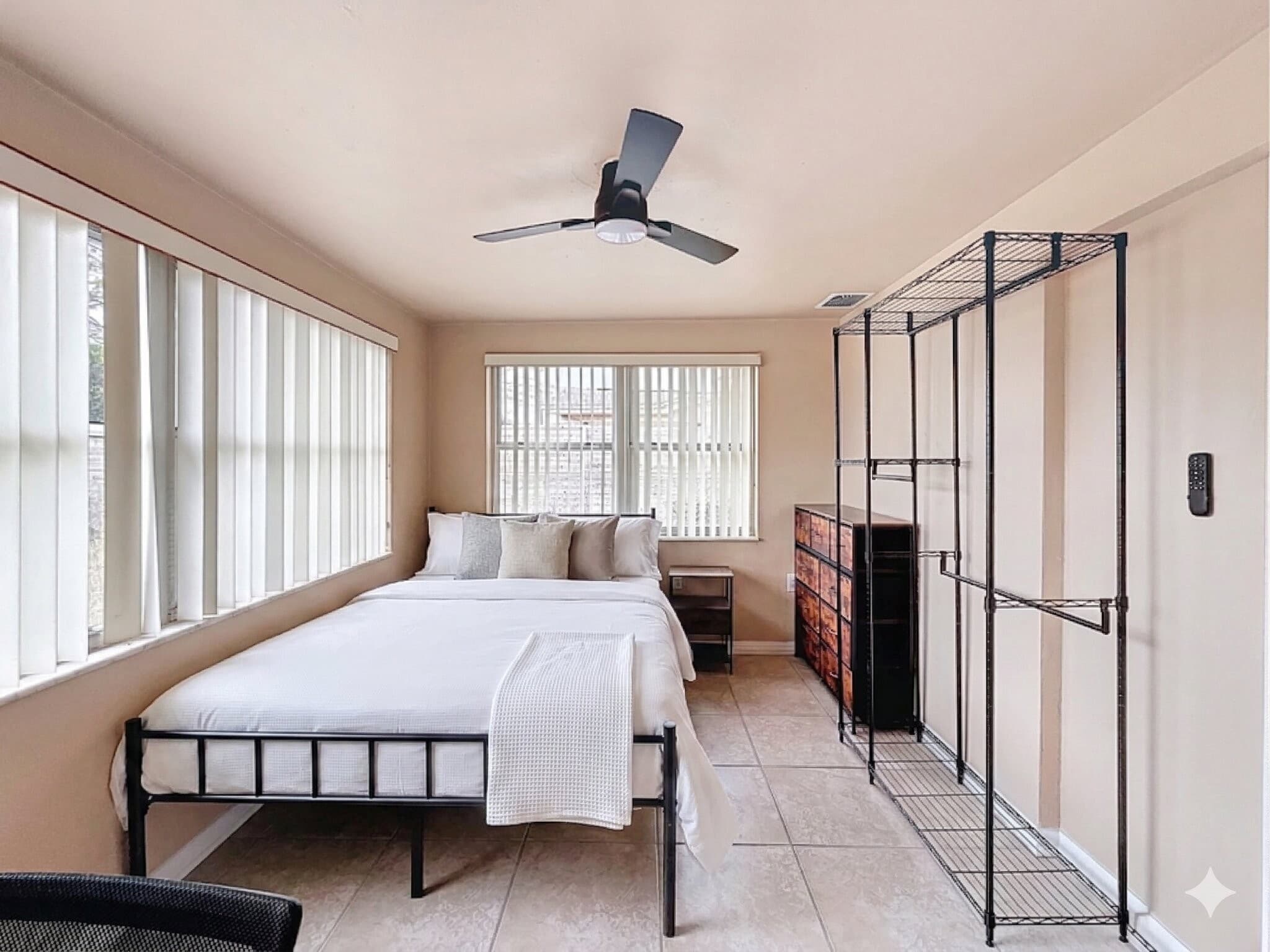 Building Photo - 3632 Brompton Dr